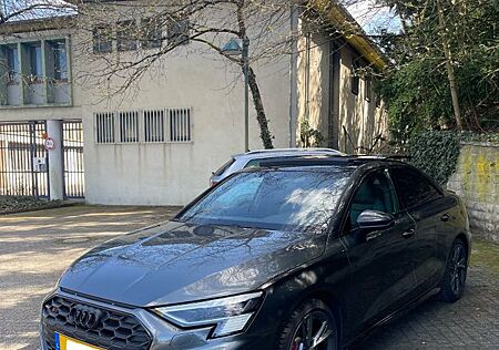 Audi S3 TFSI S tronic quattro -