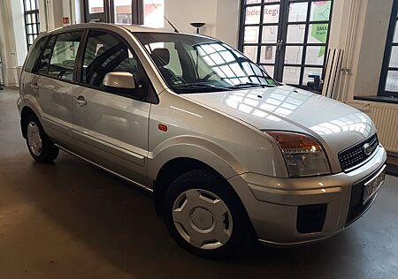 Ford Fusion 1,4 16V + +