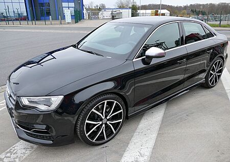 Audi S3 2.0 TFSI quattro Limousine NAVI TEMPOMAT