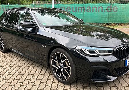 BMW 530 Touring e xDrive M Sport HUD Pano AHK