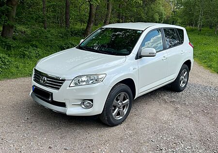 Toyota RAV 4 2,2-l-D-4D 4x4 Executive Automatik Exe...