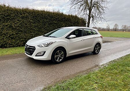 Hyundai i30 cw blue Passion *TÜV NEU*8-Fach bereift*