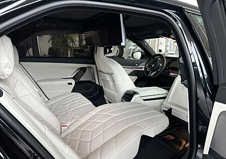 BMW 740 xDr M Sport*VOLL*TV*SKY*AUT.TÜR*G.LUSSO*EXEC