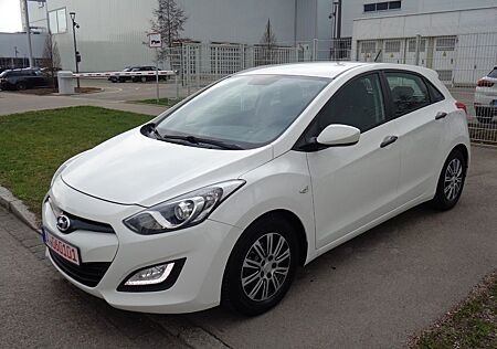 Hyundai i30 1.4 CRDi Classic Plus - 1 Hand - LED!