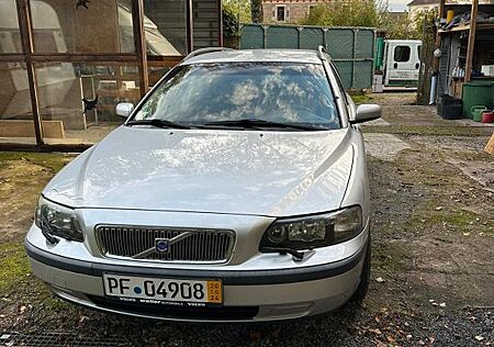 Volvo V70 2.5T AWD -