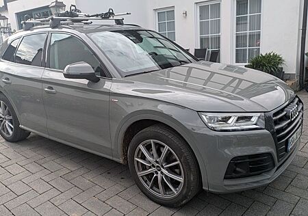 Audi Q5 50 TFSI e S tronic quattro S line S line AHK