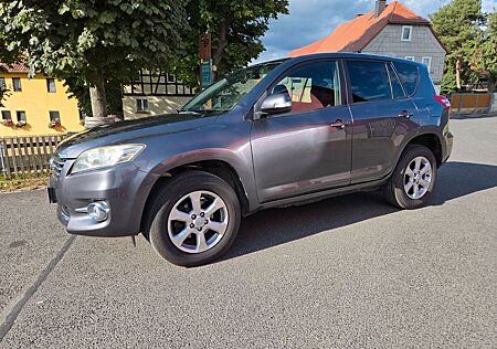 Toyota RAV 4 2,2-l-D-4D 4x4 Life KLIMA WENIG KILOMETER