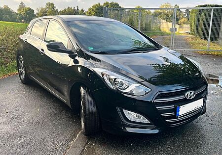 Hyundai i30 Passion CarPlay, LED, Amb. Beleu. 1. Hand