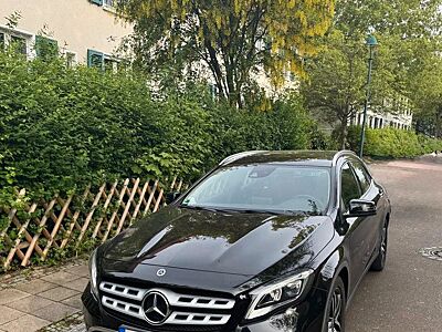 Mercedes-Benz GLA 200 DCT -