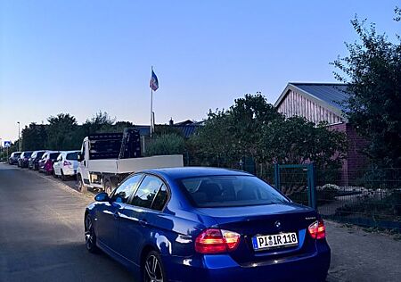BMW 320i - Lemansblau selten und nur 116.000 knapp