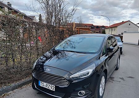 Ford S-Max 2,0 TDCi 132kW Titanium PowerShift Tit...