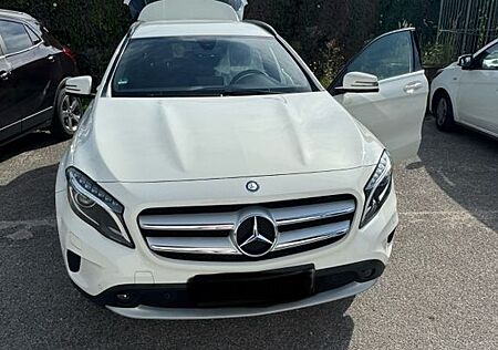 Mercedes-Benz GLA 180 -