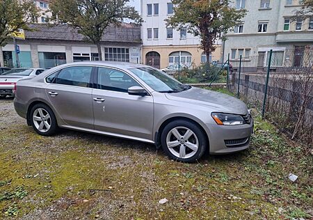 VW Passat Volkswagen 2.5L