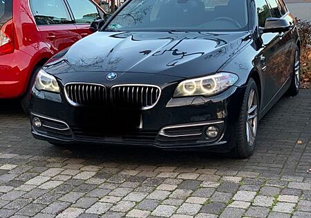BMW 530d xDrive Touring Luxury Line /AHK/Head-Up/Nav