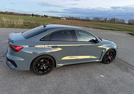 Audi RS3 RS 3 Limousine 8Y in Kemoragrau Metallic