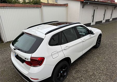 BMW X1 xDrive18d - Weiß,Panorama, Navi, Vollleder