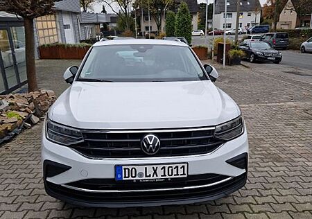 VW Tiguan Volkswagen 2.0 TDI Life "Active" DSG