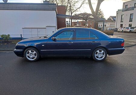Mercedes-Benz E 430 w210 Benzin/ Gasanlage super Zustand