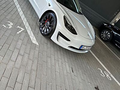 Tesla Model 3 Allradantrieb mit Dualmotor Performa...
