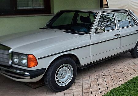 Mercedes-Benz 200