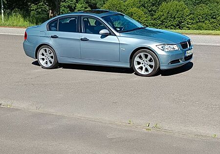 BMW 320i -