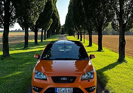 Ford Focus ST 2,5l 5 Zylinder Turbo - Electric Orange