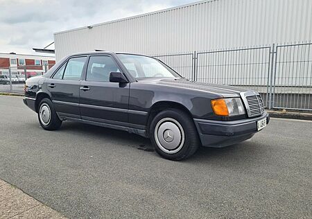 Mercedes-Benz E 260 /W124/Leder/Klima/Schiebedach/Sitzheizung