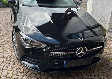 Mercedes-Benz CLA 200 Shooting Brake - AMG Line / Night Paket
