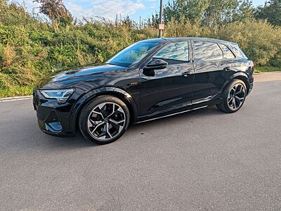 Audi e-tron S quattro Anhängerkupplung neue Reifen