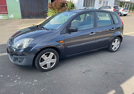 Ford Fiesta 1,4 16V Style EST