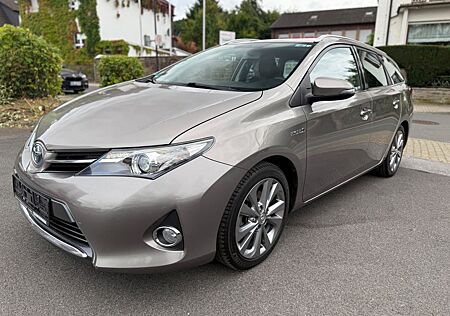 Toyota Auris Touring Sports Hybrid Life+