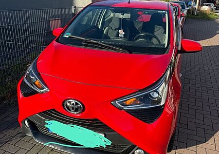 Toyota Aygo (X) Aygo (X) 1,0-l-VVT-i x-play x-play