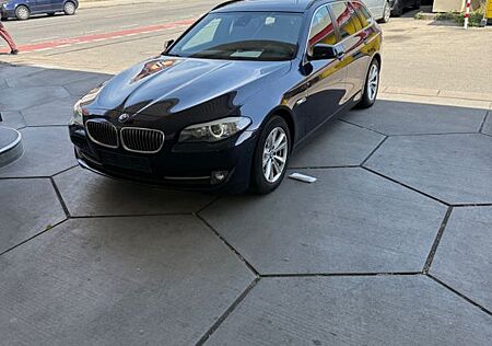 BMW 528i Touring -