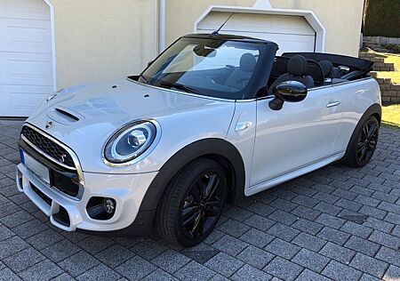 Mini Cooper S Cabrio John Cooper Works, 8fach bereift
