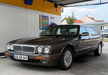 Jaguar Daimler 4.0 Six X300 Langversion