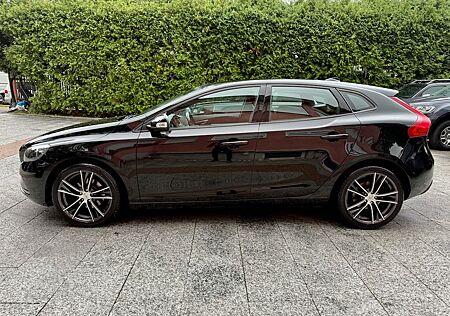 Volvo V40 2.0 T2 You! *Navi*Kamera*2.Hand*