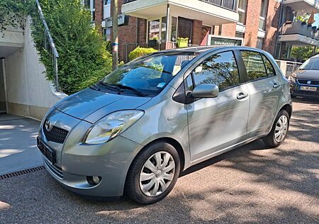 Toyota Yaris 1,3-l-VVT-i Cool