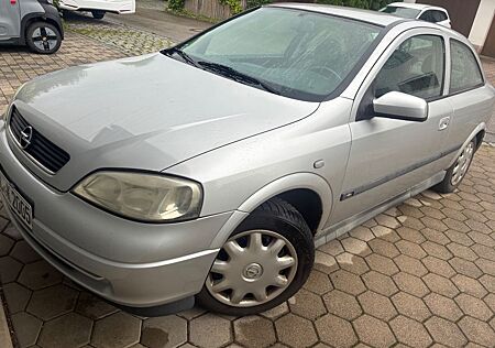 Opel Astra 1.6 -