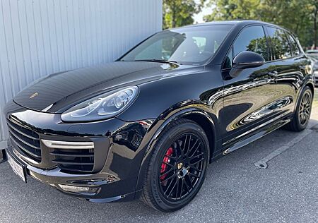 Porsche Cayenne GTS Sport-Design Chrono Luft Carbon Pano