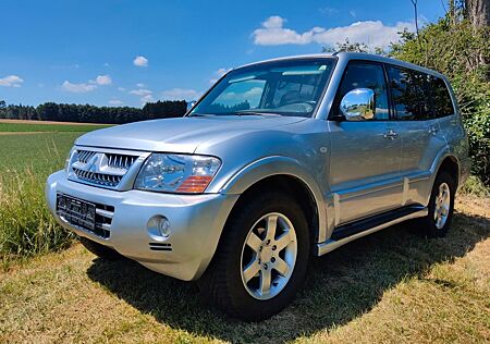 Mitsubishi Pajero 3,2 DI-D Edition 20 Edition 20 TOP HU neu