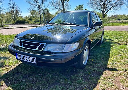 Saab 900 2.0i Coupé -