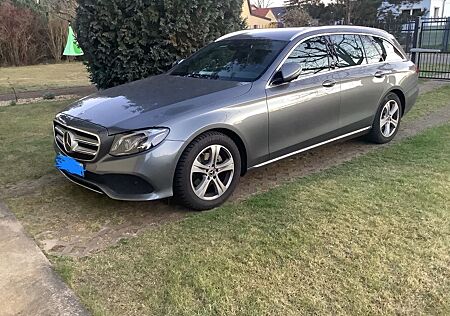 Mercedes-Benz E 220 E 220d T AVANTGARDE Autom. AVANTGARDE