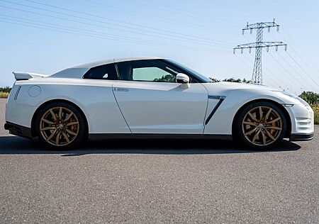 Nissan GT-R 3.8l Black Edition, FZG sucht neuen Pilot