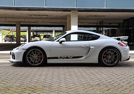 Porsche Cayman GT4