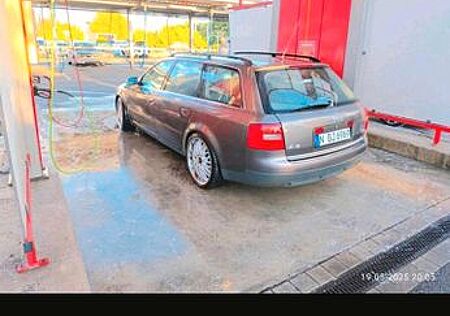 Audi A6 2.4 quattro Avant -