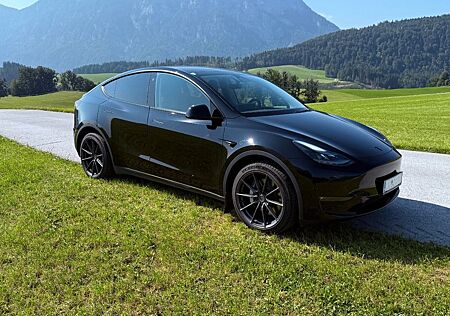 Tesla Model Y Long Range - BOOST - AHK 20" TOP Zustand