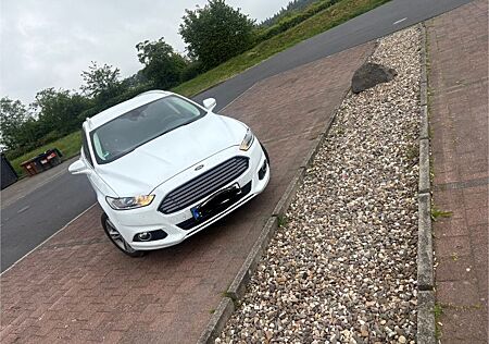 Ford Mondeo 2,0 TDCi 132kw titanium 180 ps
