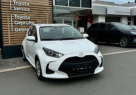 Toyota Yaris Hybrid Business | Sitz- und Lenkradheizung