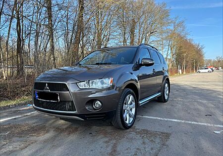 Mitsubishi Outlander 35 Jahre 4WD