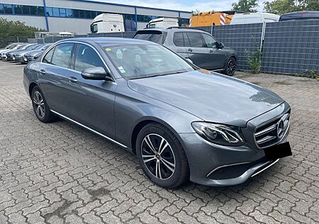 Mercedes-Benz E 220 E -Klasse Limousine d Avantgarde RFKamera
